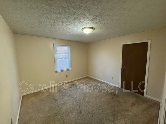 Building Photo - 117 Wardview Ave