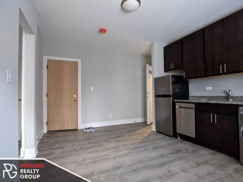 Building Photo - 437 W Belden Ave