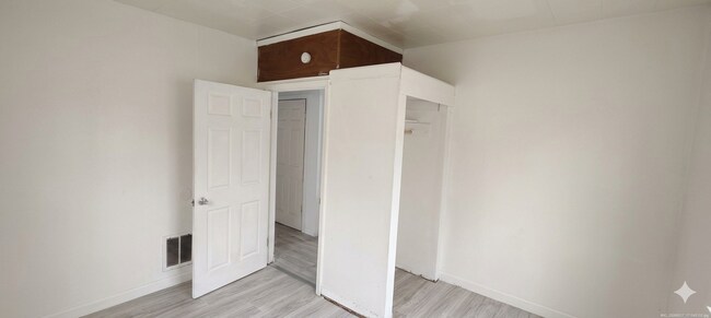 Building Photo - 701 Pemberton Pl