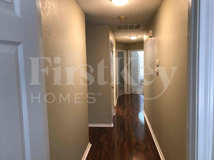 Building Photo - 1417 Highland Dr