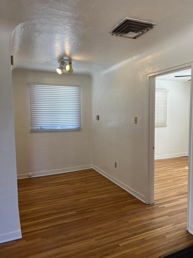 Building Photo - 4121 Mesa Verde Ave NE