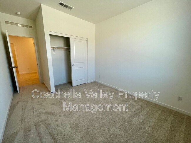 Building Photo - 11611 S Crescent St