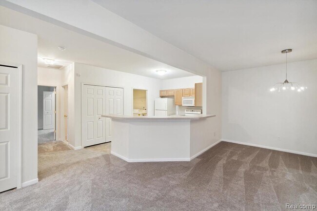 Building Photo - 15980 Morningside