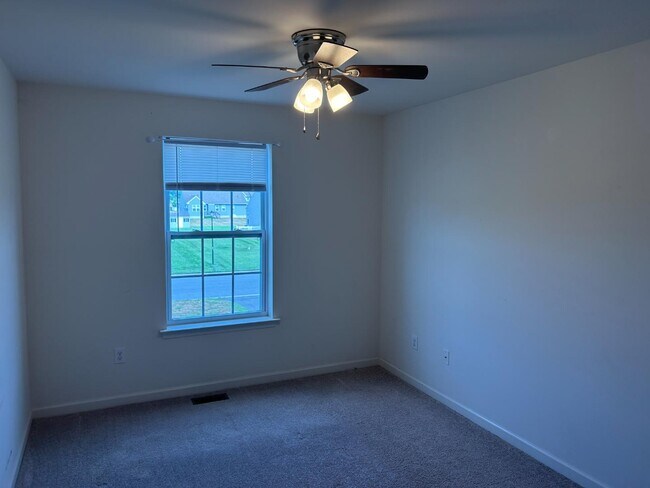 Building Photo - 453 Jockey Hollow Dr