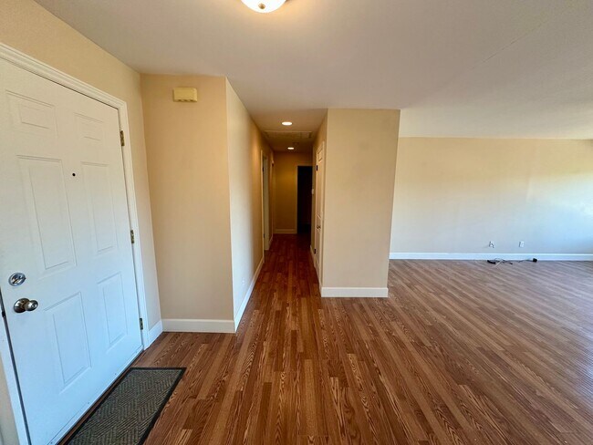Building Photo - 3 Bedroom 2.5 Bathroom Home on 10 Acres Wi...