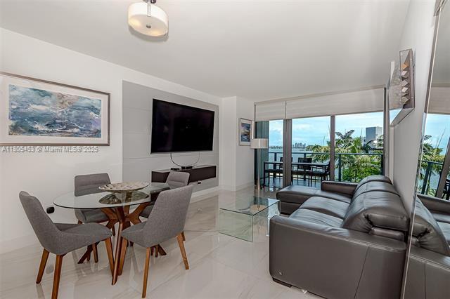 Building Photo - 650 NE 32nd St