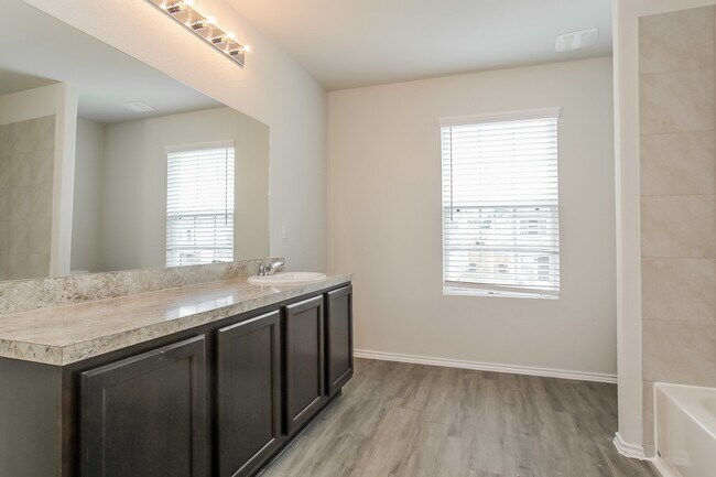 Building Photo - 305 Shelby Meadow Dr