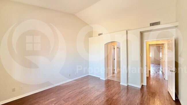 Building Photo - 822 W Earll Dr