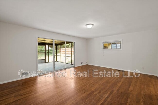 Building Photo - 5070 Crowe Dr SE