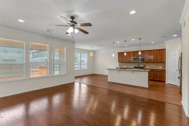 Building Photo - 16100 Hawthorne Heights Trail