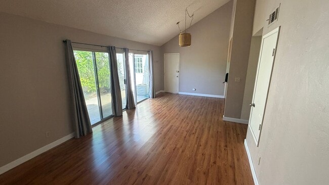 Building Photo - Clayton Townhouse 3 bedrooms 2 bathrooms 2 car garage