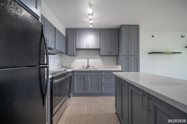 Building Photo - $2,250 / 1br - 1 BED 1 BATH CONDO IN KEMO'O BY THE LAKE