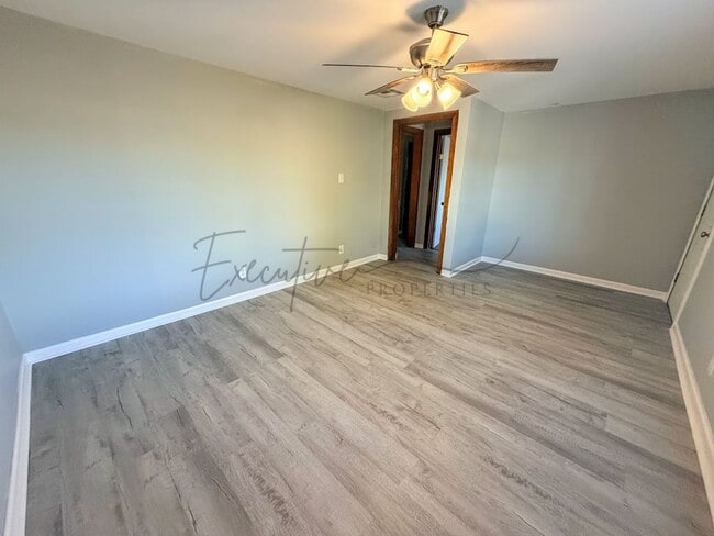 Building Photo - 3 Bedroom, 1.5 Bathroom Home with Bonus Room for Rent in Lake Charles