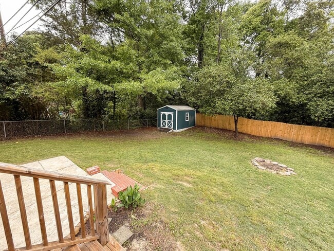 Building Photo - 2515 Camille Dr