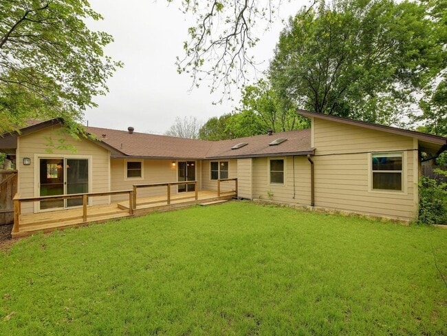 Building Photo - 2905 Perry Ln
