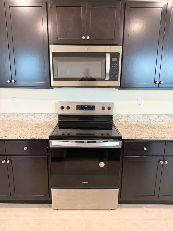 Building Photo - 824 Horsetail Dr