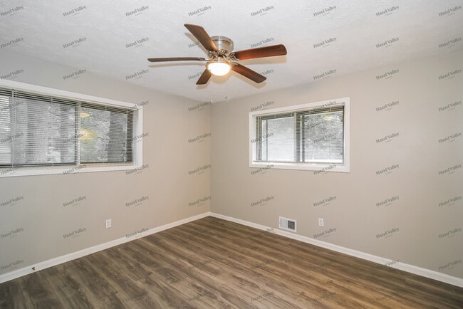 Building Photo - 1077 Ponderosa Park Dr