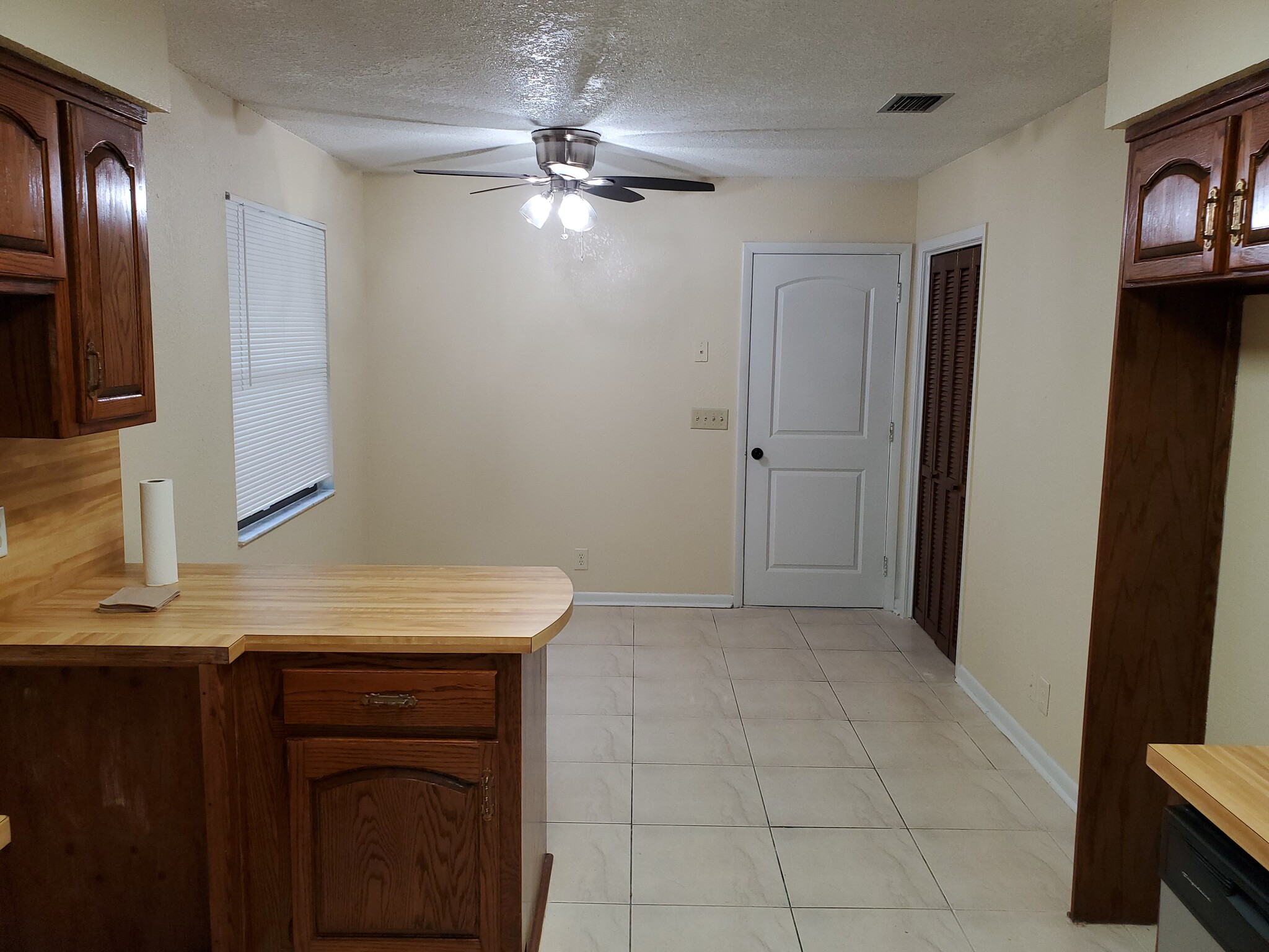 Kitchen/Dinette Area - 17375 Holmes Mill Ave