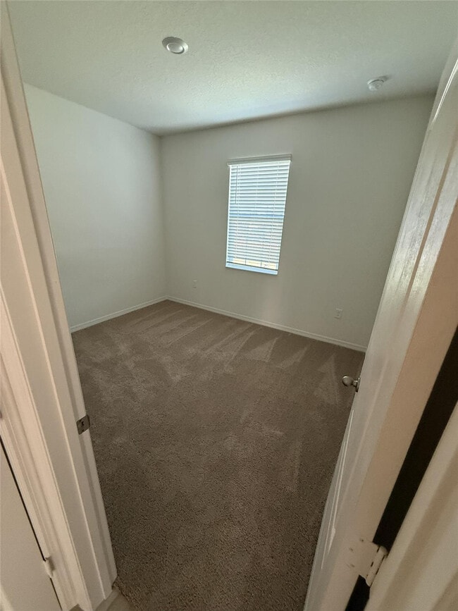 Building Photo - 8715 98th Ct