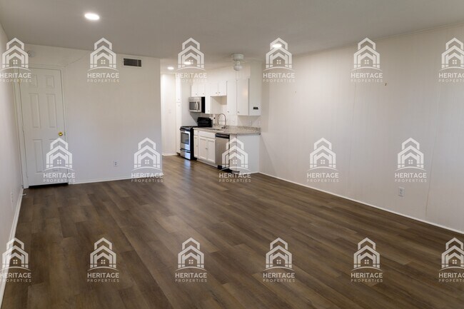 Building Photo - 91 Runaway Bay Dr