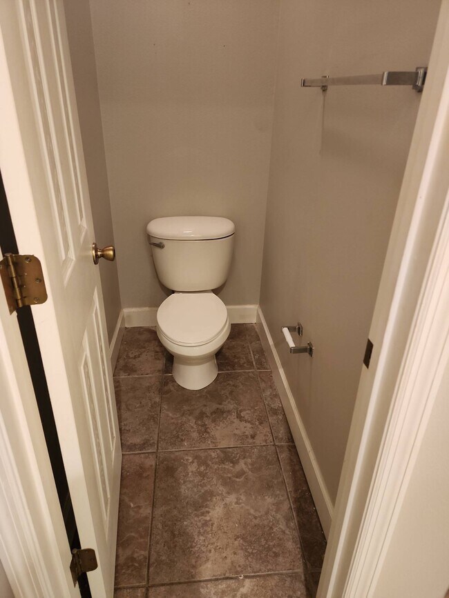 Building Photo - 2472 Lantana Ln