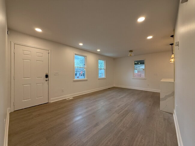 Building Photo - 2763 Catalina Ave