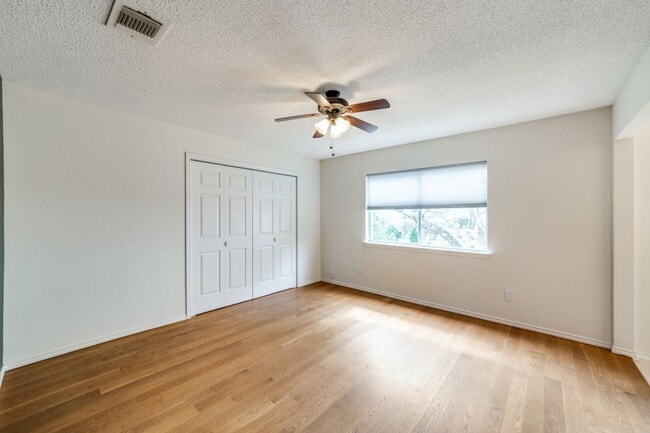 Building Photo - RENOVATED 4-BEDROOM IN MISSION RIDGE