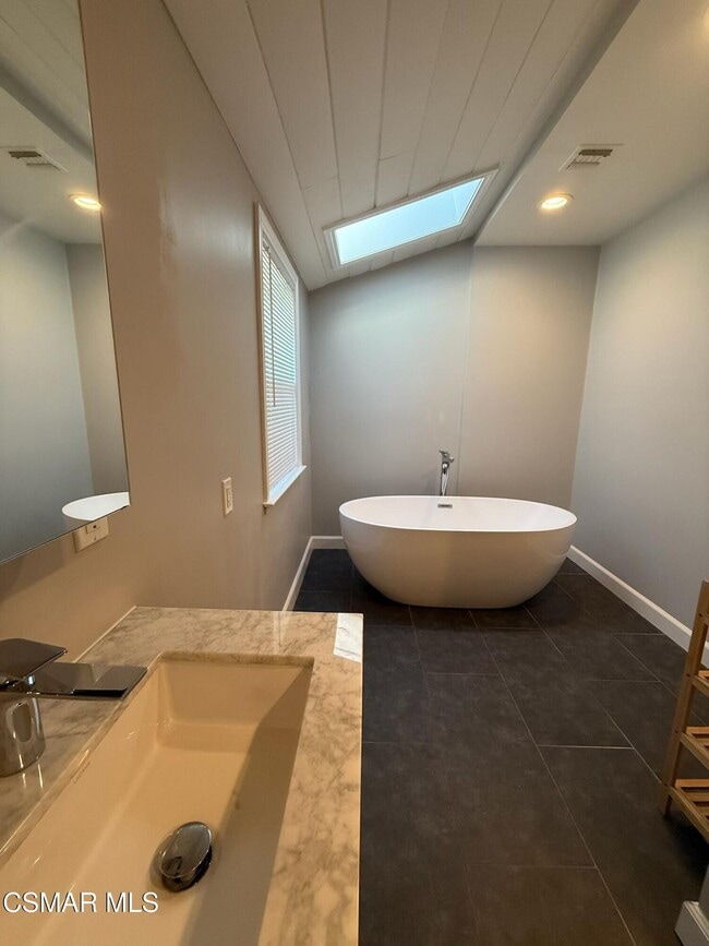 Building Photo - 23400 Collins St