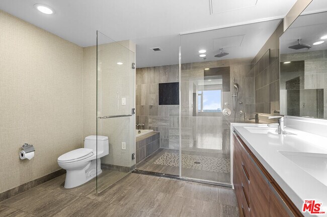 Building Photo - 3785 Wilshire Blvd