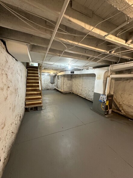 Building Photo - 5669 Matthews St