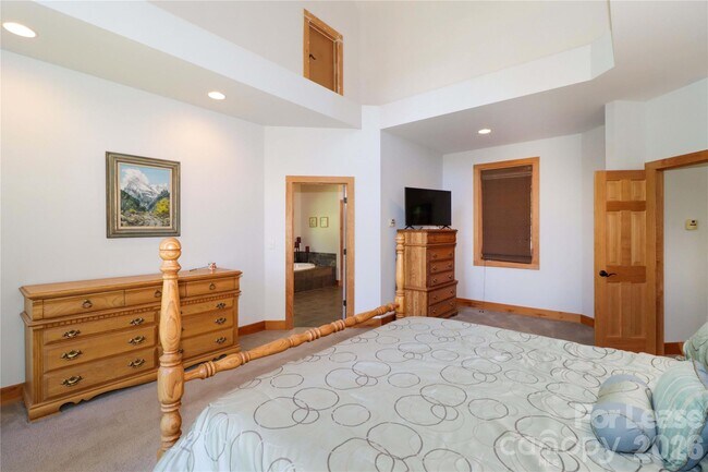 Building Photo - 111 Farmington Ln