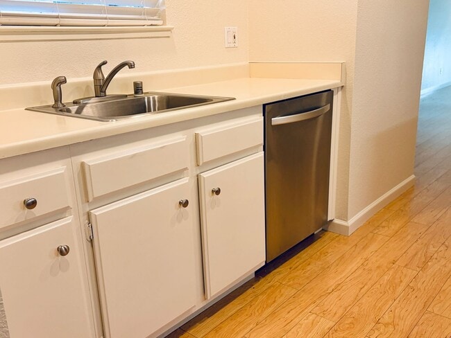 Building Photo - House like 2bed/1.5 Bath Condo with Spacious Corner Yard and 2 Car Garage