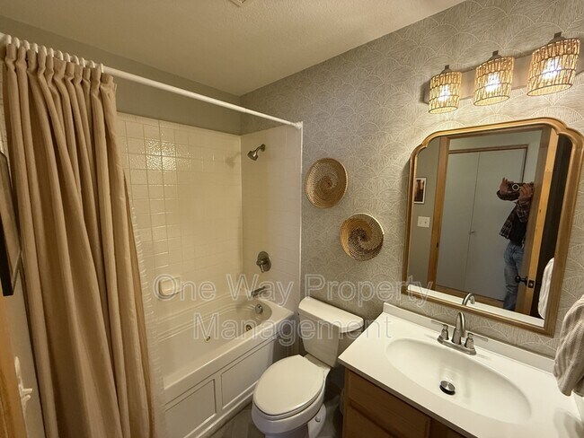 Building Photo - 7226 W 20th St Ln