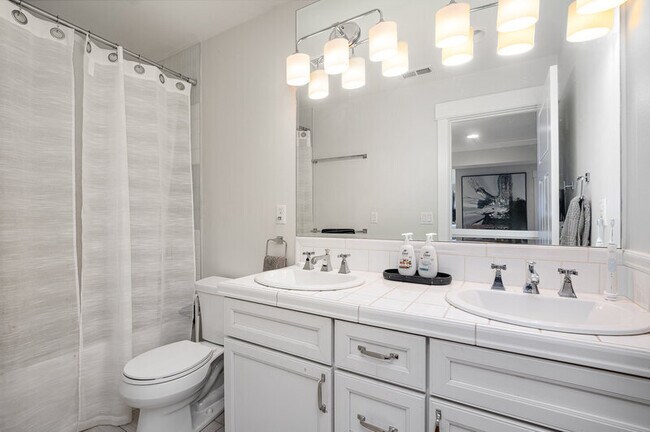 Building Photo - 4005 W Briarcliff Ln