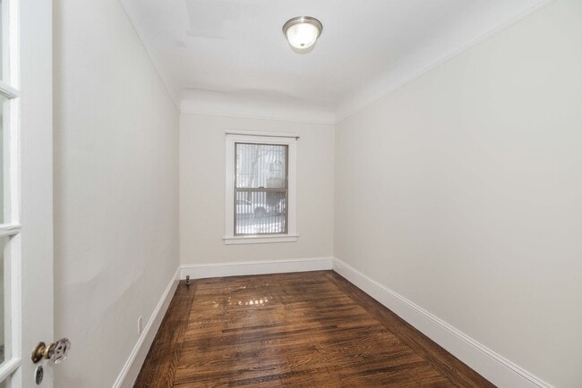 Building Photo - UPDATED PRICING! Parking! 2BR. Private Patio!  DISHWASHER! On-Site LAUNDRY! HARDWOOD!