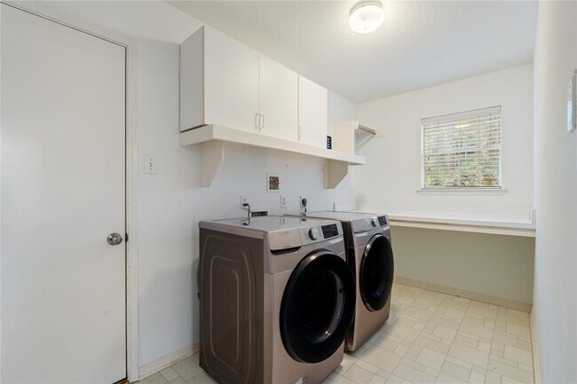 Building Photo - 98 E Greywing Ct
