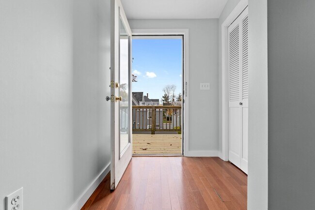 Building Photo - 23 Thorndike St