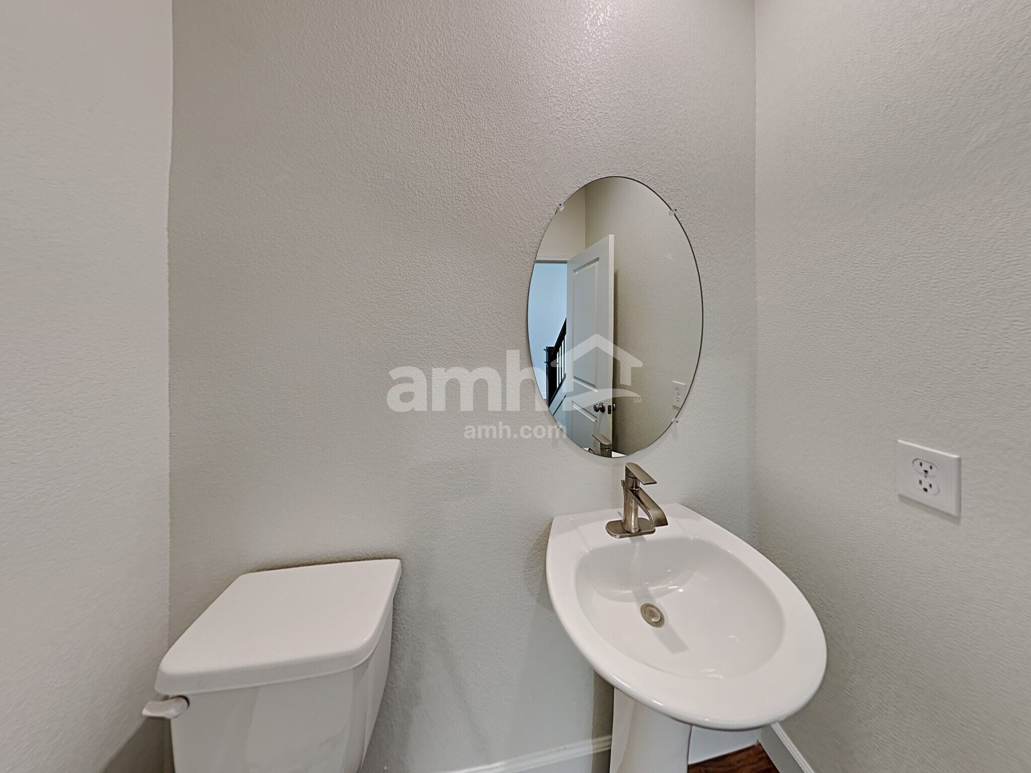 Building Photo - 9585 Harkes Dr