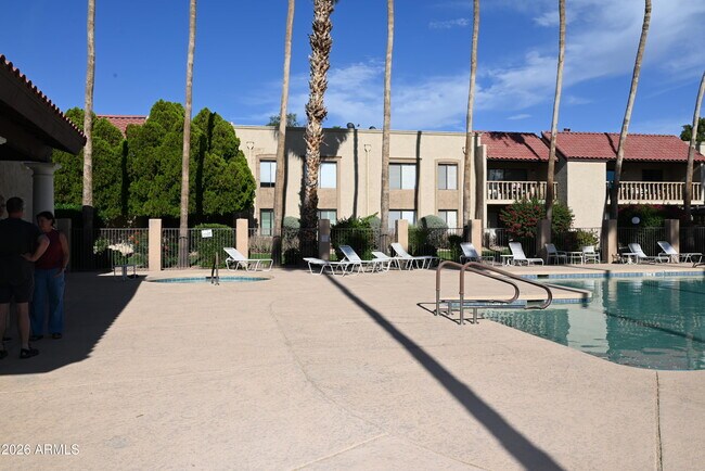 Building Photo - 8649 E Royal Palm Rd
