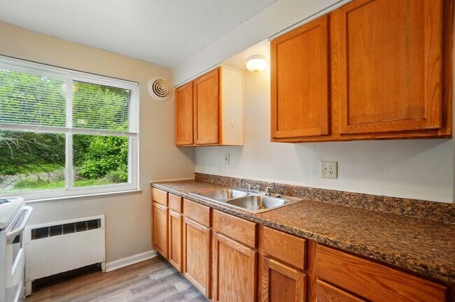 Building Photo - 3926 E Gatewood Ln
