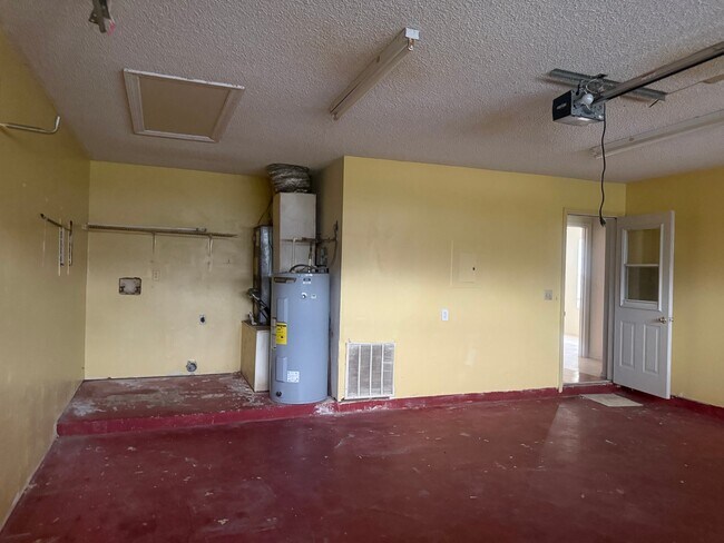 Building Photo - 323 Sherborne Ln