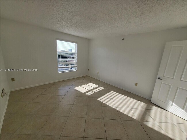 Building Photo - 2351 Douglas Rd