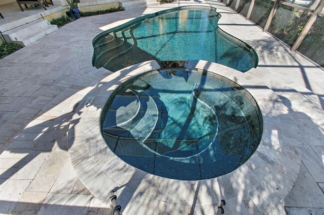 Building Photo - Stunning Lagoon Residence!