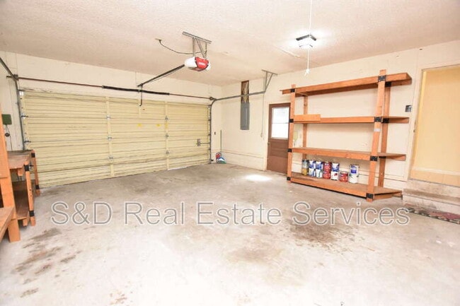 Building Photo - 1715 High Point Dr
