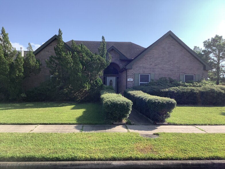 Primary Photo - 1601 Oak Pl Ct