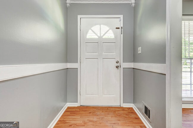 Building Photo - 922 Sharon Ct