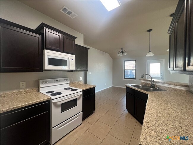 Building Photo - 1401 Loyal Ln