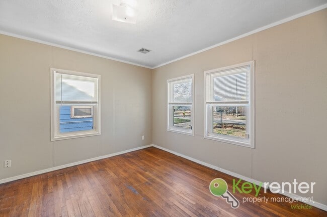 Building Photo - Beautifully Updated 3-Bedroom Home in Central Wichita!
