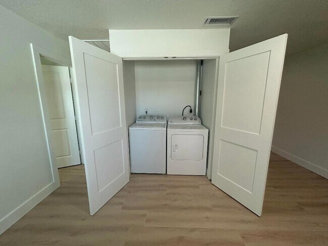 Building Photo - 2149 Sibley Ave