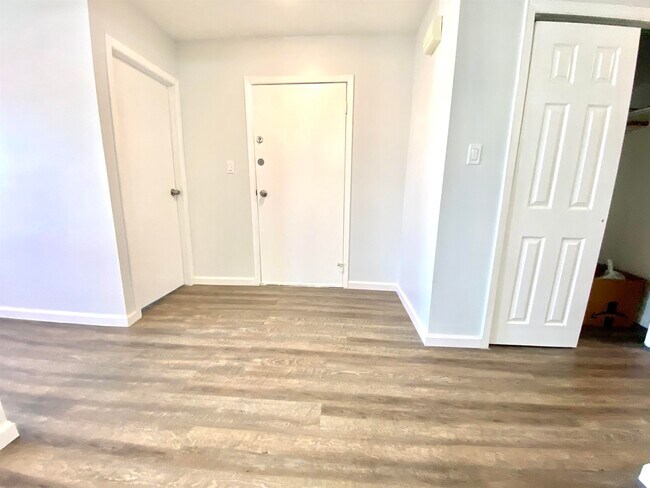 Building Photo - 512 Avenue C